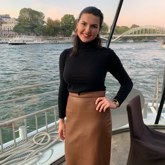 Meet your Posher, Adrianna - Picture 4 of 4